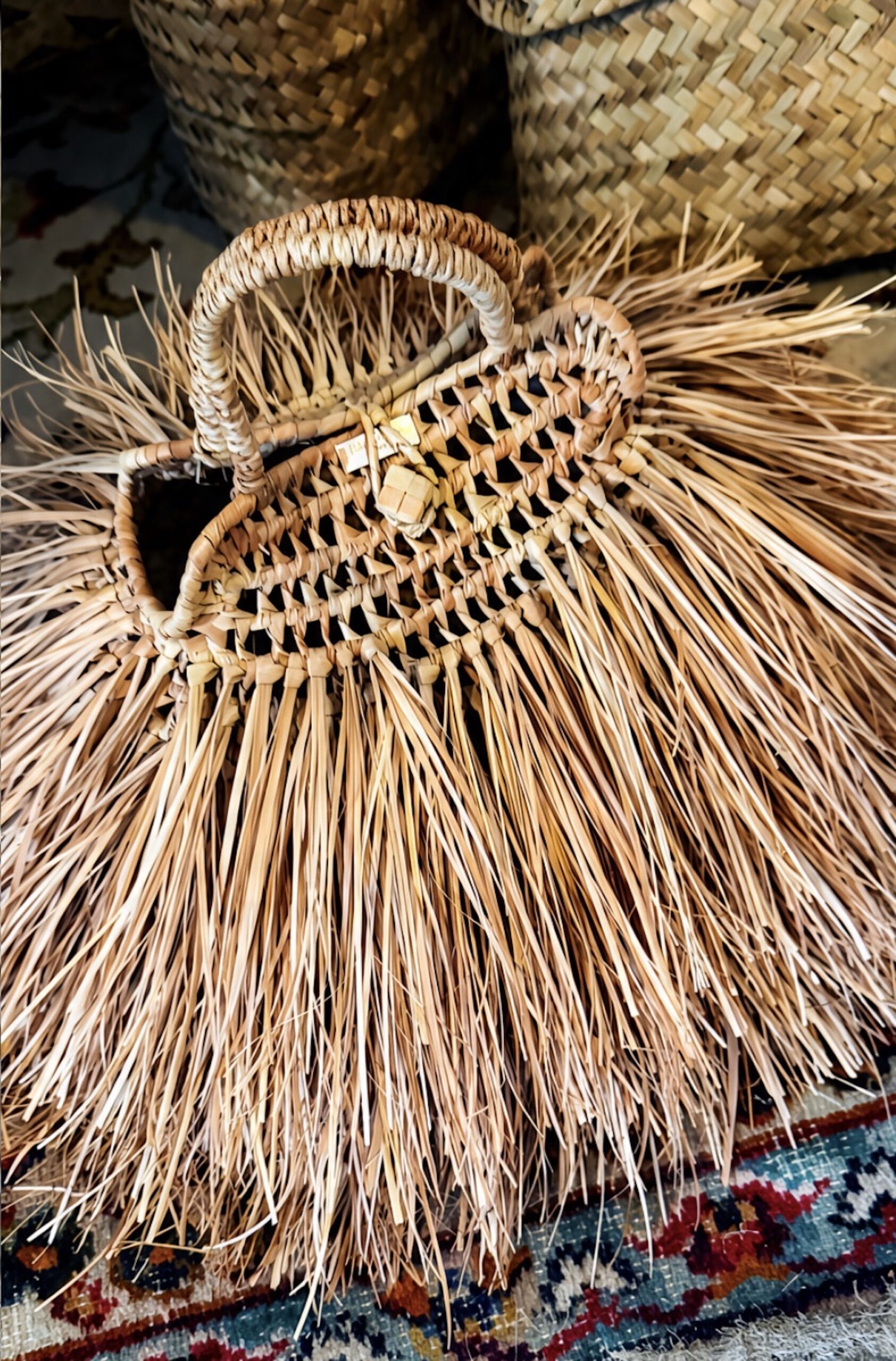 Close up of the golden fringe and hand-weaving of a Palmas Douradas bag